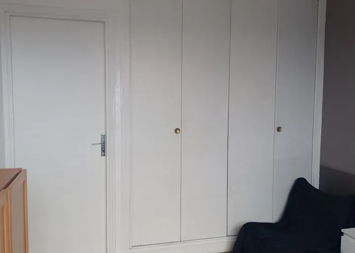 Quiet Bedroom, Comfy King Size Bed, Shared Bathroom, Paris Center